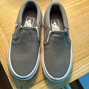 New, with tags, never worn! Perfect condition size 11 kids